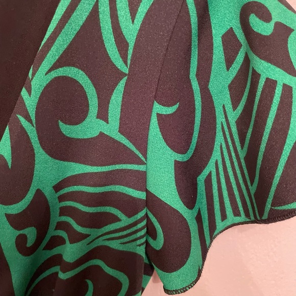 Majora green/black dress in size medium 💚🖤👗 - Picture 7 of 9